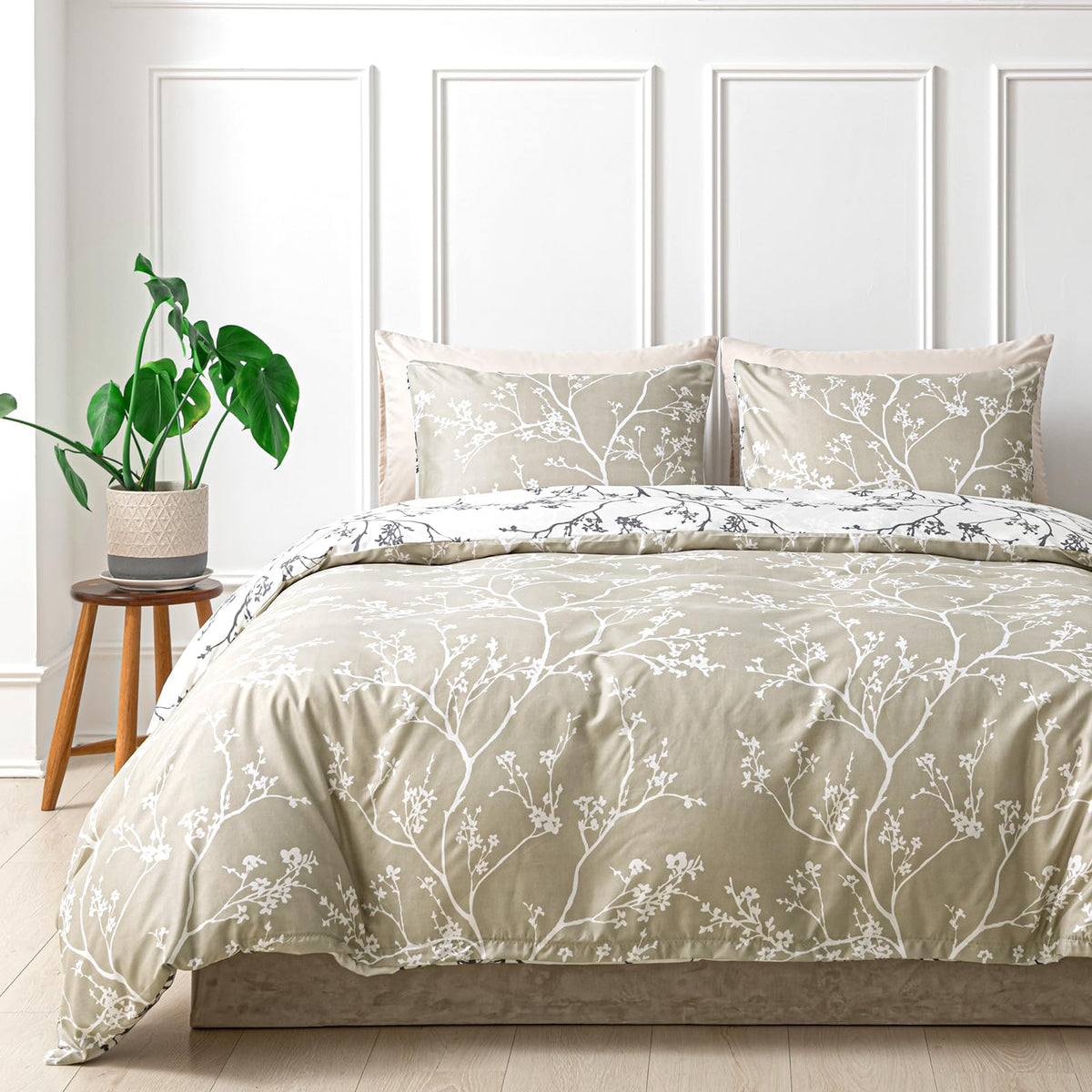 Conworld Christmas Duvet Cover Queen Size Set, Soft Reversible Red Plaid Reindeer Snowflake Printed Holiday Bedding Set with Zipper Closure, Corner Ties, 2 Pillowcases, 1 Duvet Cover 90x90 inches