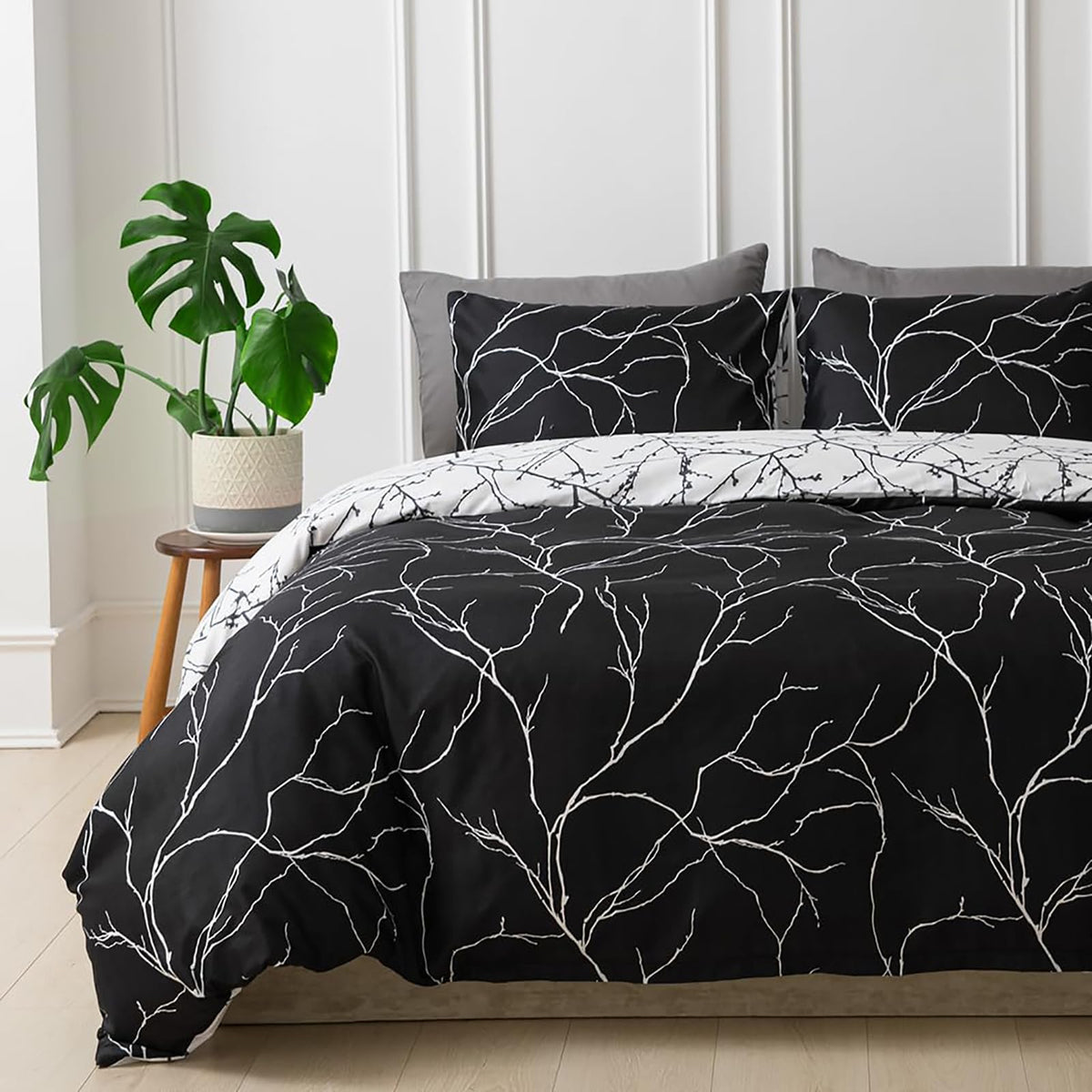 Conworld Christmas Duvet Cover Queen Size Set, Soft Reversible Red Plaid Reindeer Snowflake Printed Holiday Bedding Set with Zipper Closure, Corner Ties, 2 Pillowcases, 1 Duvet Cover 90x90 inches