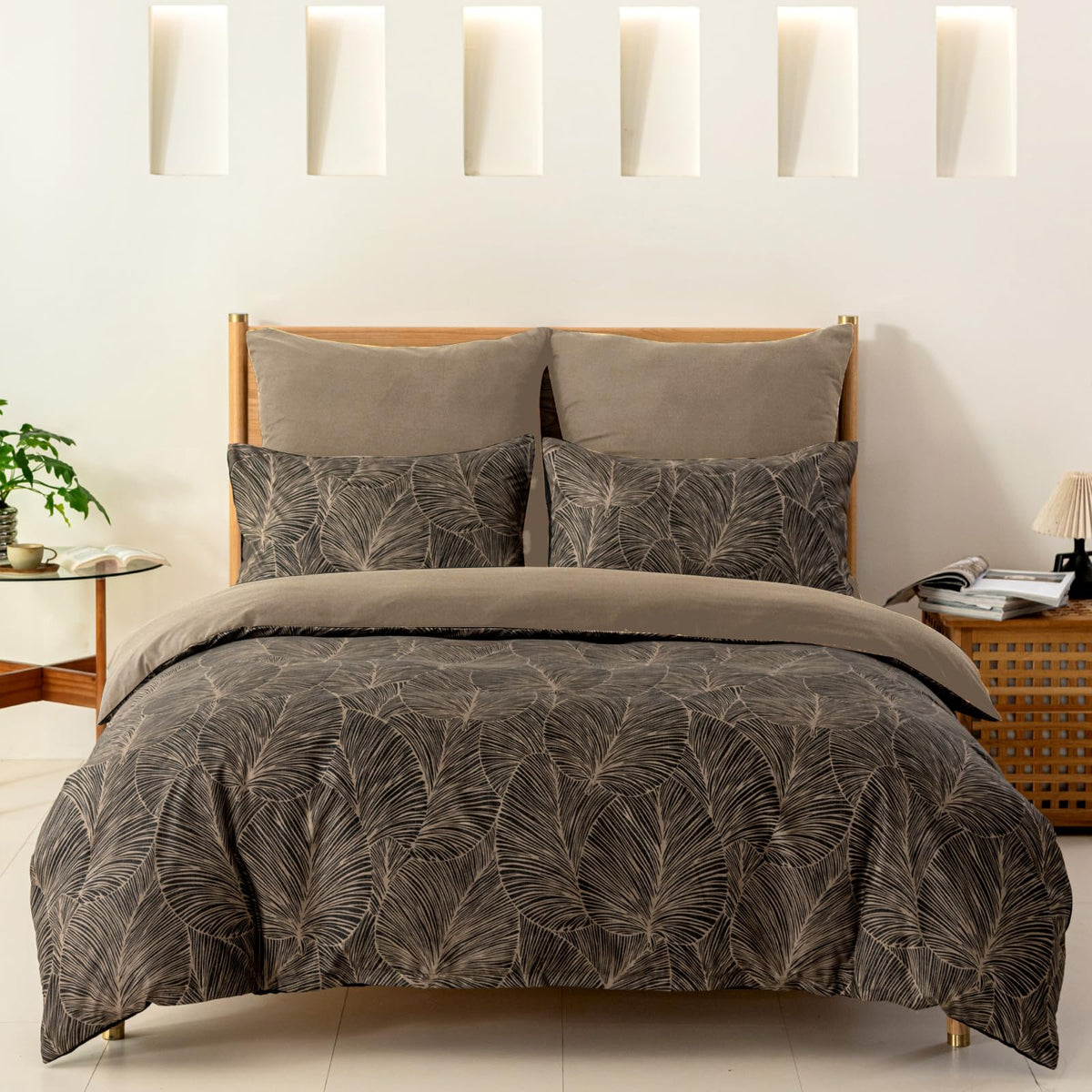 Conworld Christmas Duvet Cover Queen Size Set, Soft Reversible Red Plaid Reindeer Snowflake Printed Holiday Bedding Set with Zipper Closure, Corner Ties, 2 Pillowcases, 1 Duvet Cover 90x90 inches